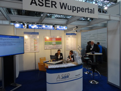 Der ASER-Stand auf der 30. Internationalen A+A-Messe vom 27. bis 30. Oktober 2015 in Düsseldorf. Die A+A ist die weltgrößte Fachmesse für Sicherheit und Gesundheit bei der Arbeit und hat aktuell mit über 1.887 Ausstellern aus 57 Nationen in 9 Messehallen einen neuen Rekordwert aufgestellt.